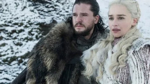Kit Harrington y Emilia Clarke en Game of Thrones