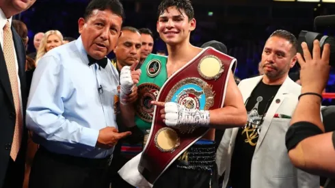 Ryan García con el título de campeón
