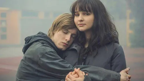 Lisa Vicari y Louis Hofmann en Dark