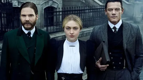 Daniel Bruhl, Dakota Fanning y Luke Evans
