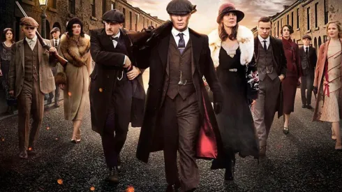 Peaky Blinders: un joven se hace viral por vestirse como los personajes de la serie