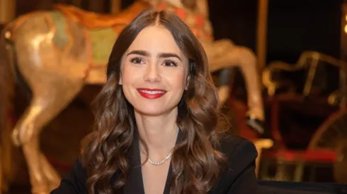 El creador de 'Emily en París' le respondió a los críticos franceses.