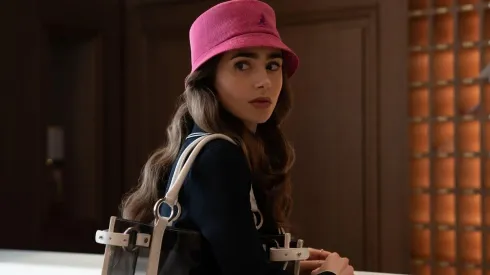 Lily Collins también responde a las criticas sobre 'Emily en París'.