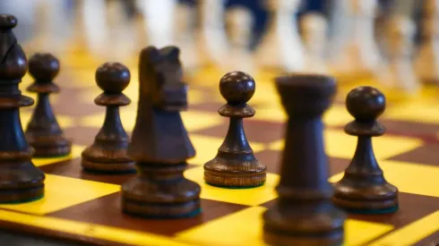 ¿Hace falta saber de ajedrez para ver Gambito de Dama?