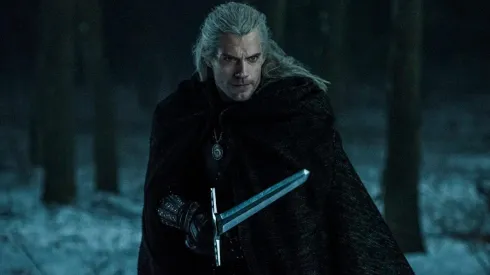 Henry Cavill regresó al rodaje de la temporada 2 de The Witcher tras su lesión.