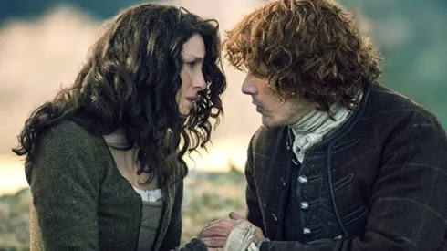 Sam Heughan y Catriona Balfe en sus papeles de Jamie y Claire.