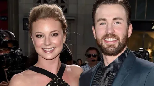 Emily VanCamp y Chris Evans.