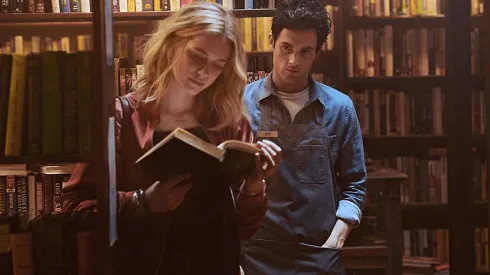 Caroline Kepne, autora de la novela, revela nuevos detalles de la tercera temporada de You en Netflix.