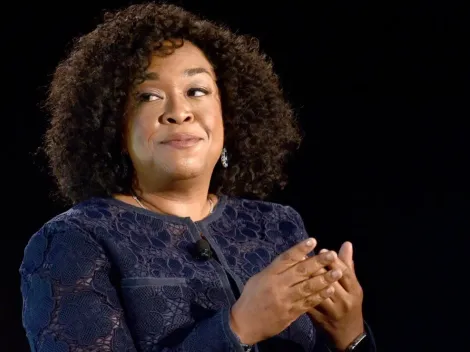 Shonda Rhimes responde a las críticas por la salida de Regé-Jean Page de Bridgerton