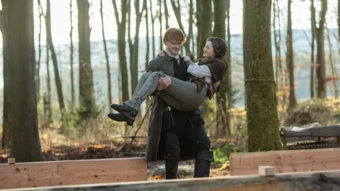 Sam Heughan y Catriona Balfe en sus papeles de Jamie y Claire.