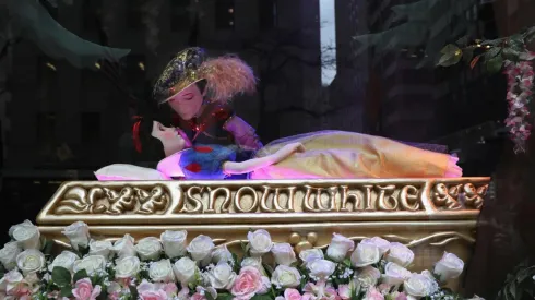 Piden cancelar una escena de Blancanieves por esta razón.