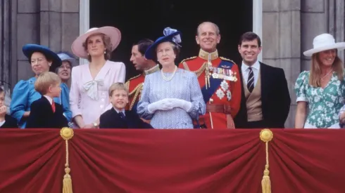El entorno de la reina Isabel II criticó The Crown.