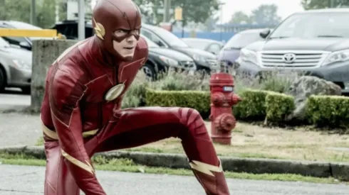 Grant Gustin como The Flash.
