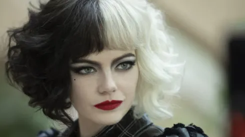 Emma Stone como Cruella.