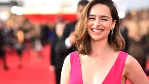 Emilia Clarke recordó el error del café en GoT.