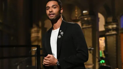 Regé-Jean Page y una revelación sobre sus escenas íntimas en Bridgerton.