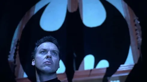 Michael Keaton retorna como Batman.