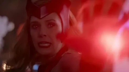 ¿Scarlet Witch es una criminal?