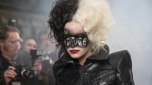 Cruella ya está disponible sin costo adicional exclusivamente por Disney+.