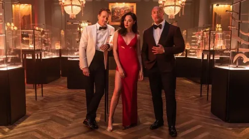 Dwayne Johnson, Ryan Reynolds y Gal Gadot protagonizan Red Notice