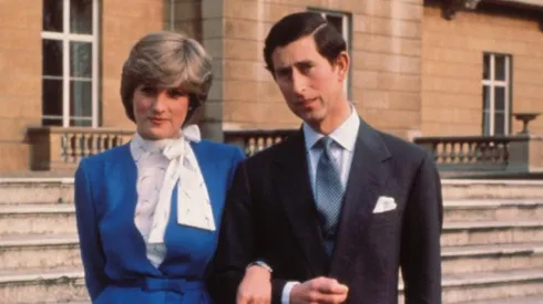 Diana y Carlos de Gales el día de su compromiso
