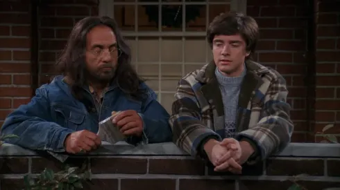 Leo junto a Eric, el protagonista de la serie.