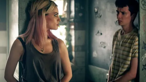 Emma Mackey y Asa Butterfield