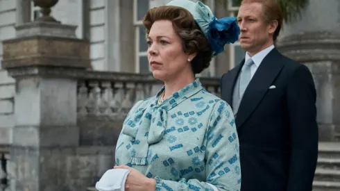 Olivia Colma y Tobías Menzies como Isabel II y Felipe de Edimburgo