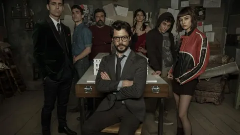 Álvaro Morte y la banda