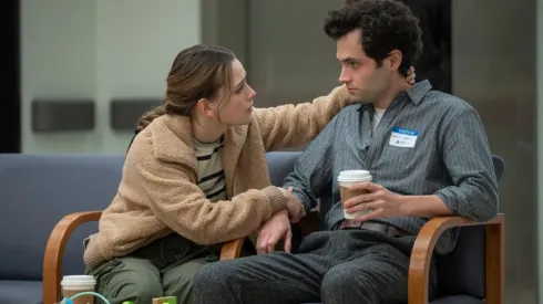 Penn Badgley y Victoria Pedretti