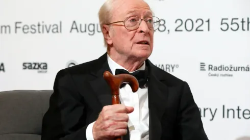 Michael Caine tiene 88 años.