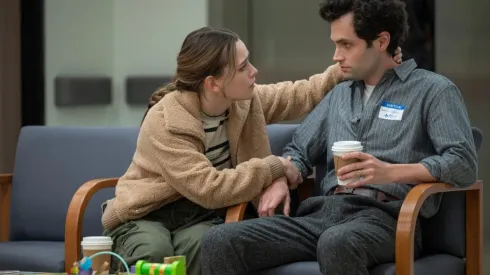 Penn Badgley y Victoria Pedretti protagonizan You