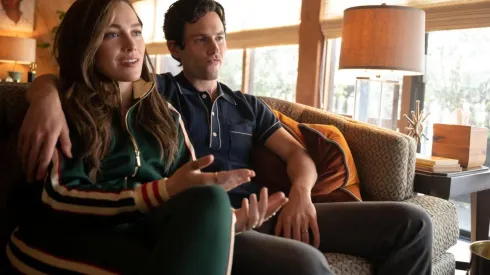 Victoria Pedretti estaría en pareja con un compañero de You y no es Penn Badgley.