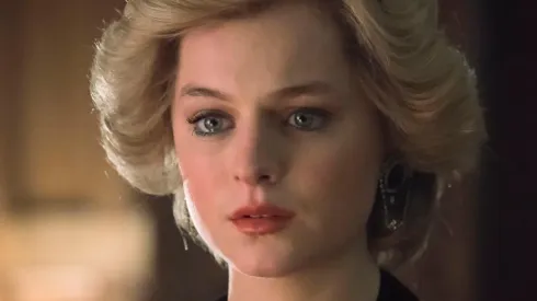 Emma Corrin como Lady Di