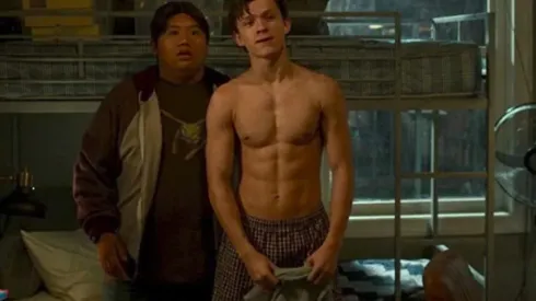 Tom Holland presume su físico