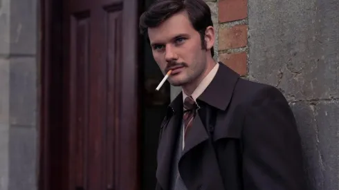 Jeremy Irvine es DS Charles Masterson en Dalgliesh, lo nuevo de Acorn TV: "Mi detective es todo lo que intentamos no ser hoy".