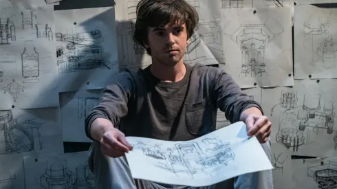 La nueva película de Freddie Highmore es casi idéntica a La Casa de Papel.