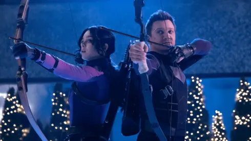 Hailee Steinfeld y Jeremy Renner protagonizan Hawkeye.