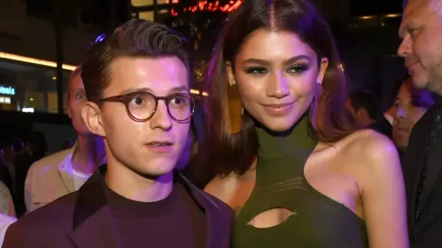 Insólito: periodistas de ESPN confunden a Tom Holland y Zendaya con Harry Potter y Dua Lipa en la entrega del Balón de Oro 2021.