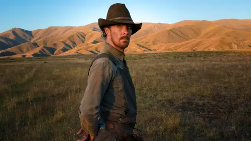 Benedict Cumberbatch protagoniza El Poder del Perro.