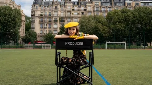 Lily Collins como Emily