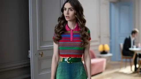 Lily Collins como Emily.