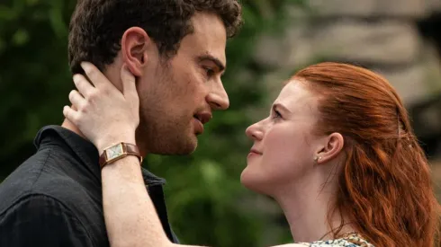 Theo James y Rose Leslie protagonizan Time Traveler's Wife.