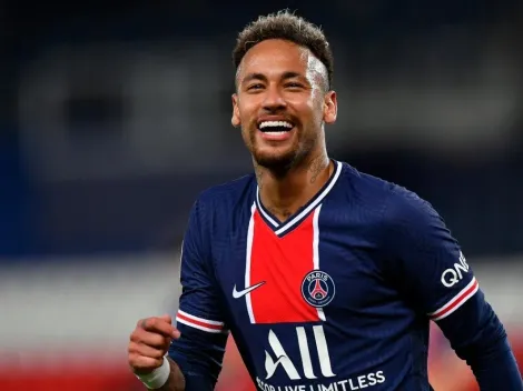 Neymar se divirtió con el Batimóvil en la premiere de The Batman