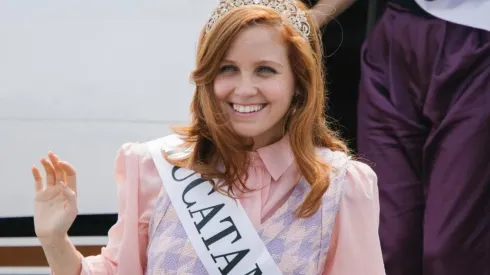 Natasha Dupeyrón interpreta a Miss Yucatán.