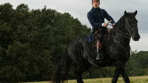 Jonathan Bailey como Anthony