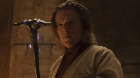 Hawke como Arthur Harrow.