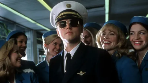 En el 2002 hizo de falso piloto en Atrápame si puedes.