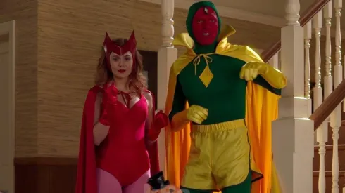 Elizabeth Olsen y Paul Bettany protagonizan WandaVision.