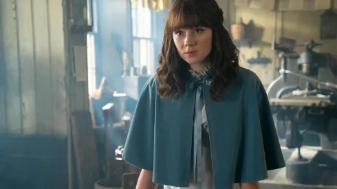 Claudia Jessie interpreta a Eloise Bridgerton.